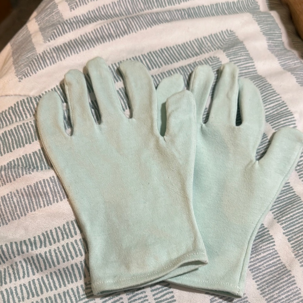 Chic Mint Green Gloves